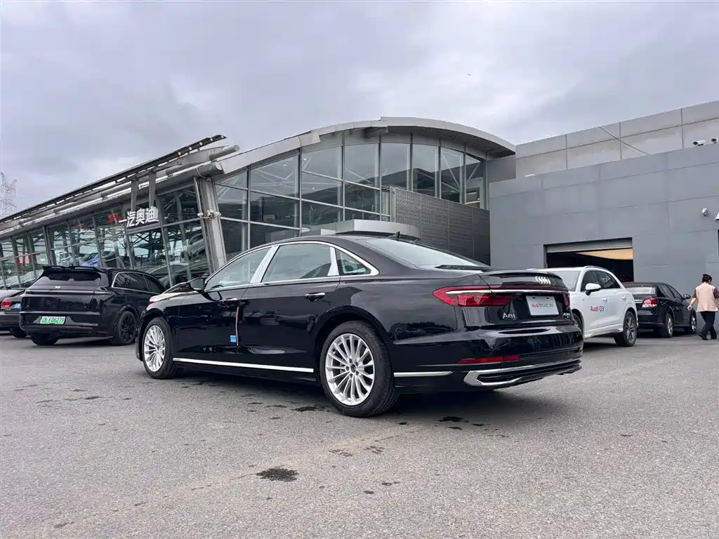 Audi A8 2025 A8L 45 TFSI quattro Luxury фото 10