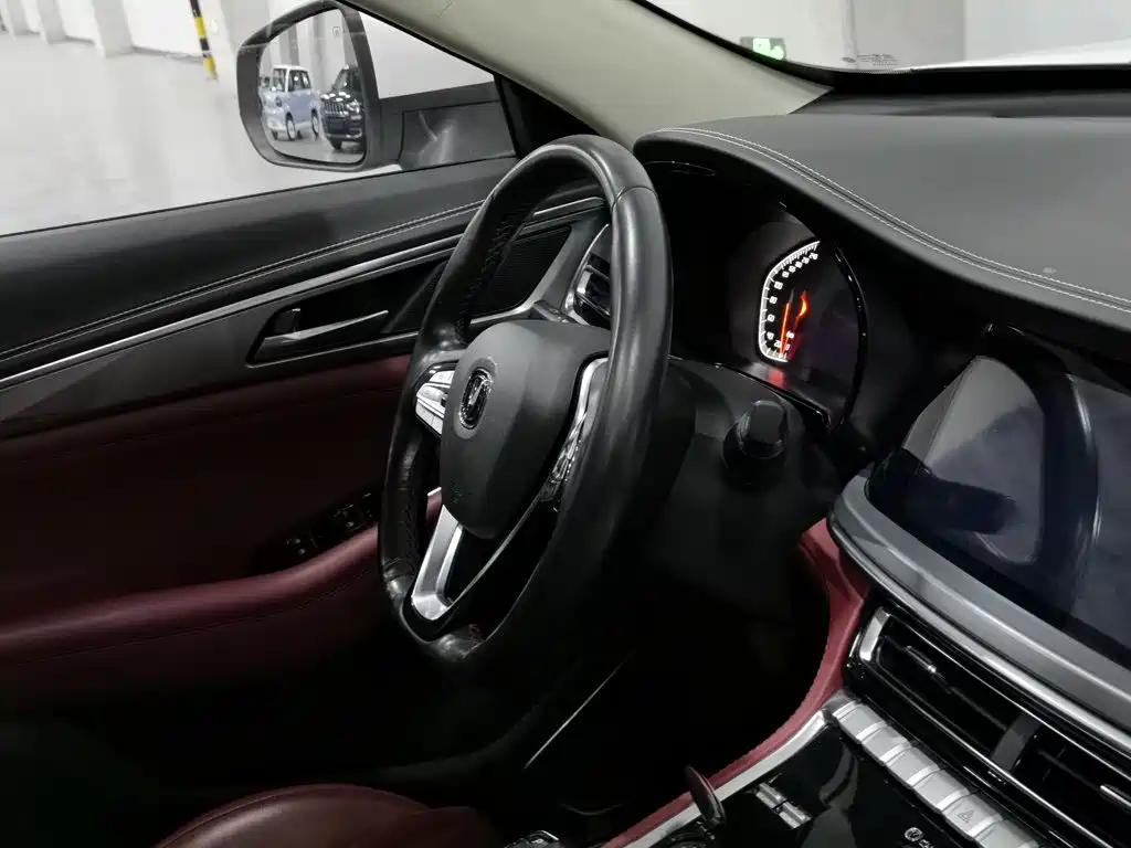 Photo 22 - Changan CS85