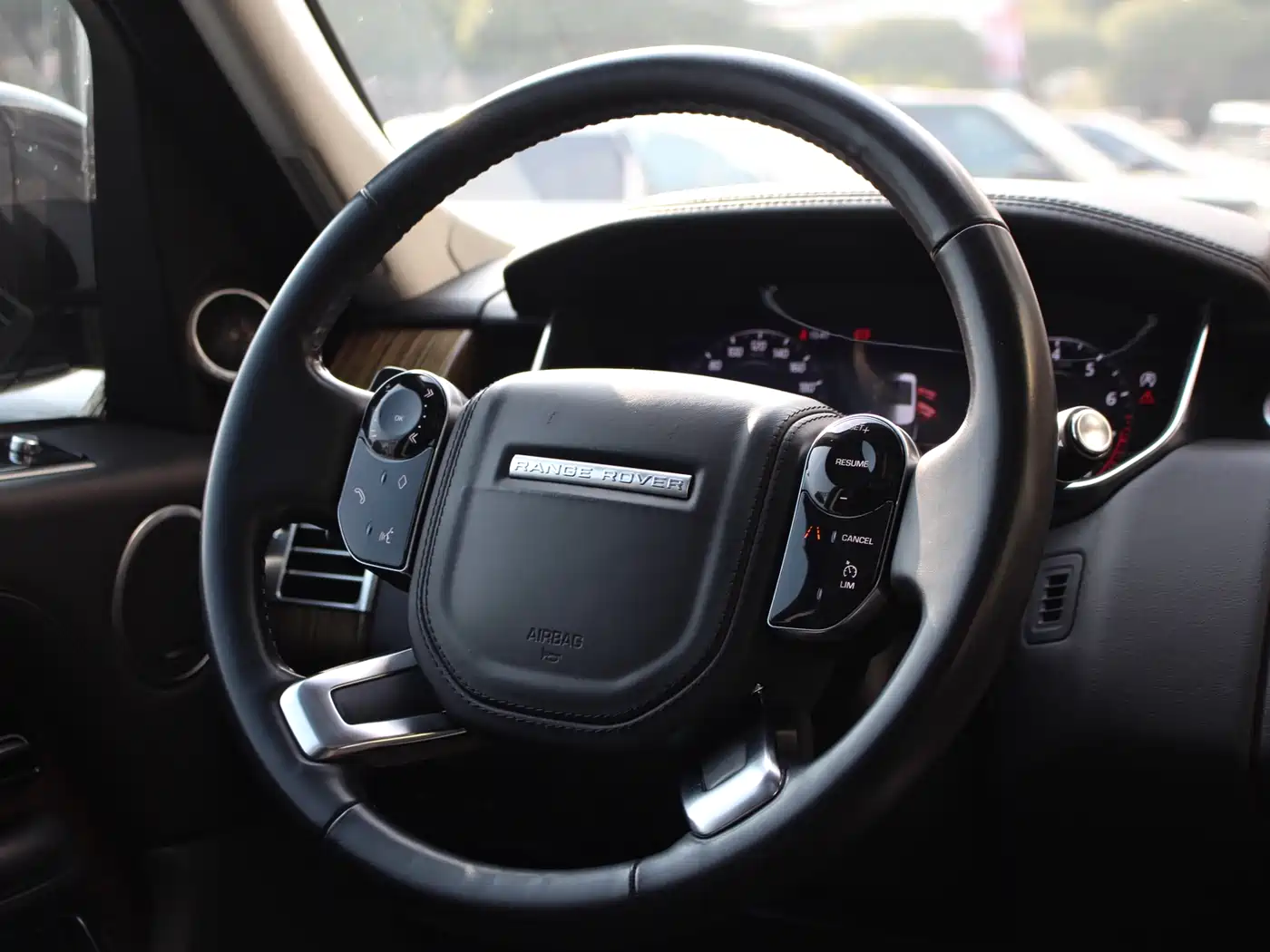 Land Rover Range Rover 2019 3.0 SC V6 Golden Age Edition фото 9