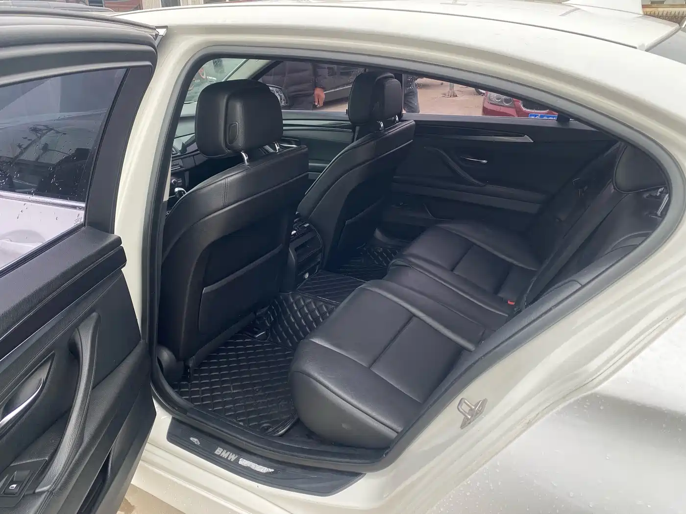 BMW 5 Series 2011 520Li Elegance фото 5