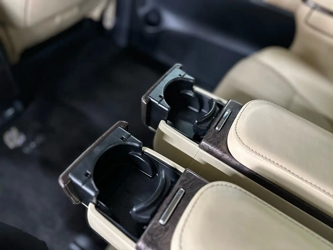 Toyota Alphard 2018 Facelift 3.5L Premium Edition фото 15