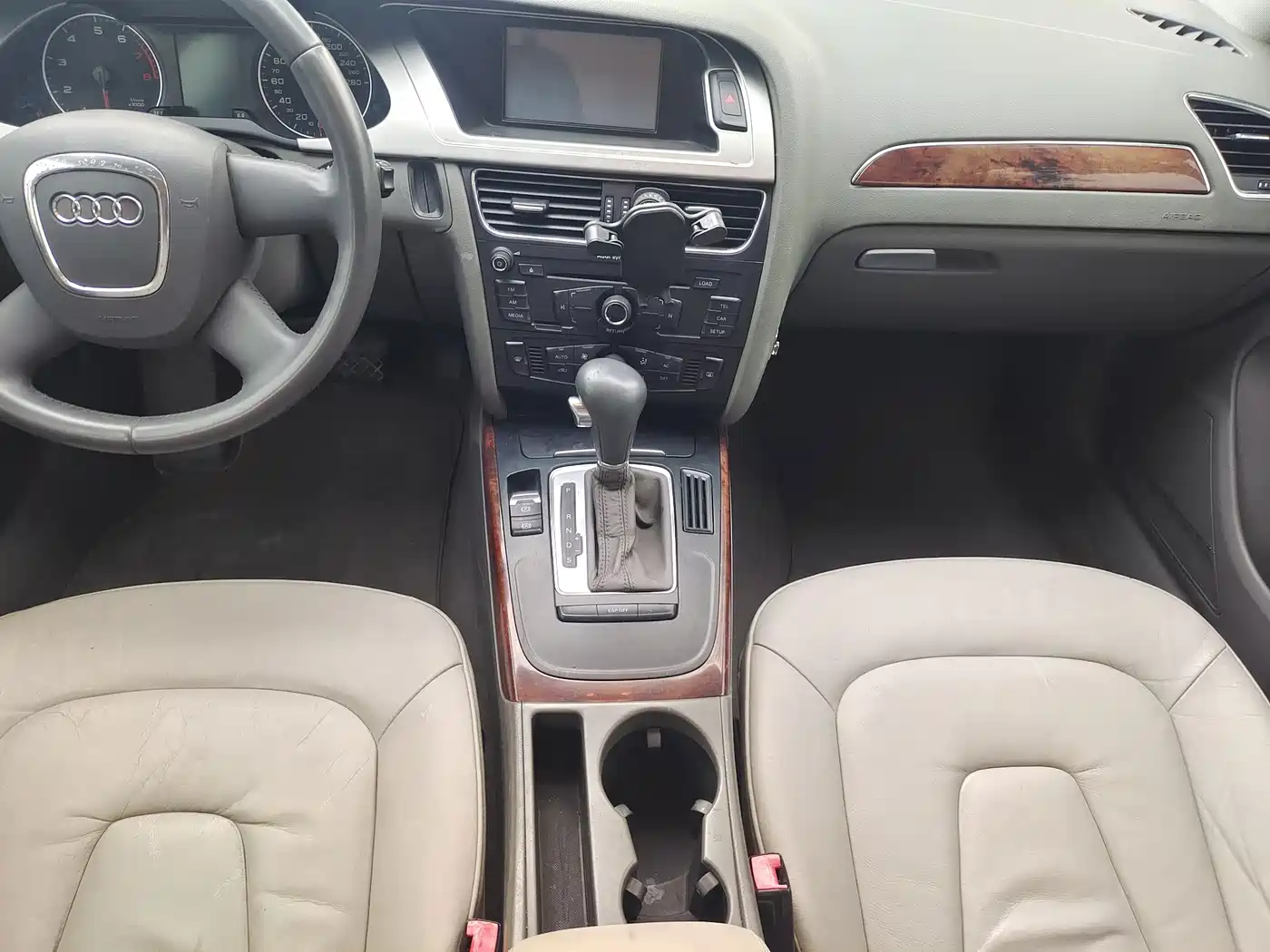 Фото 10 - Audi A4L