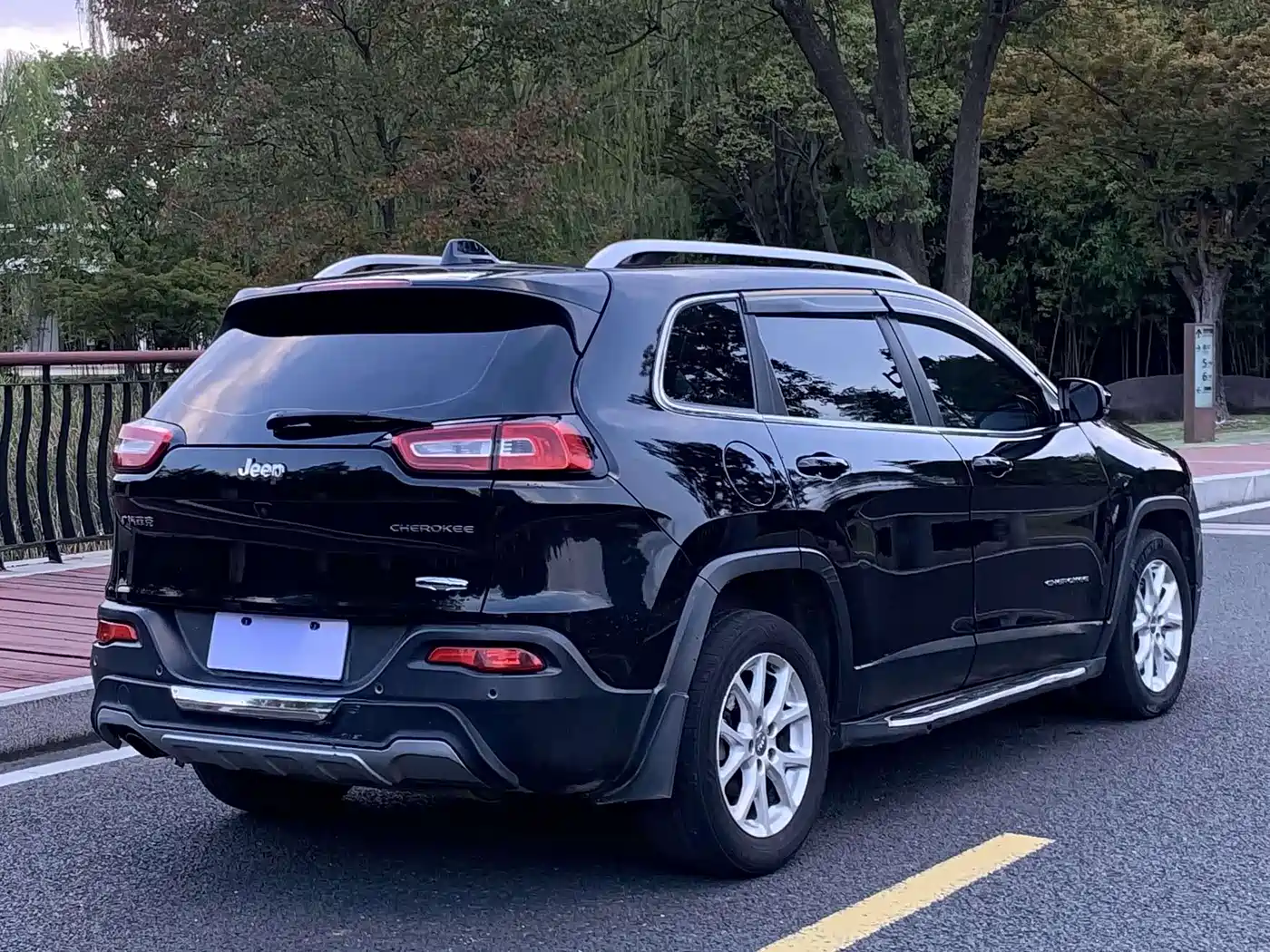 Фото 6 - Jeep Cherokee