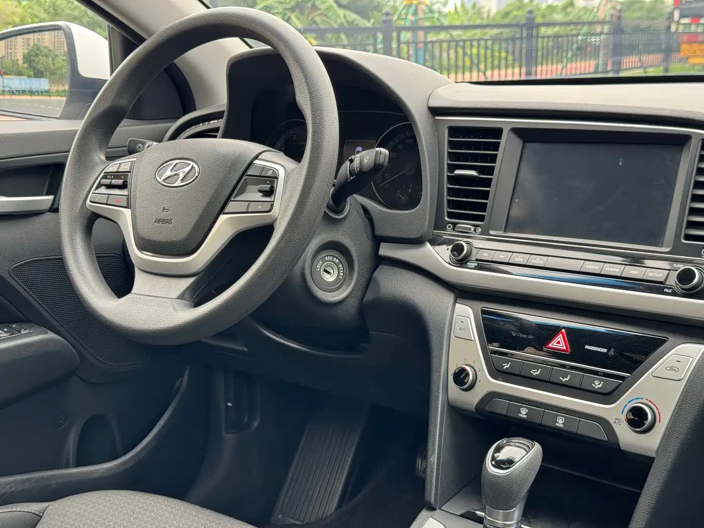 Hyundai Elantra 2016 Model 1.6L Automatic Smart Elite фото 6