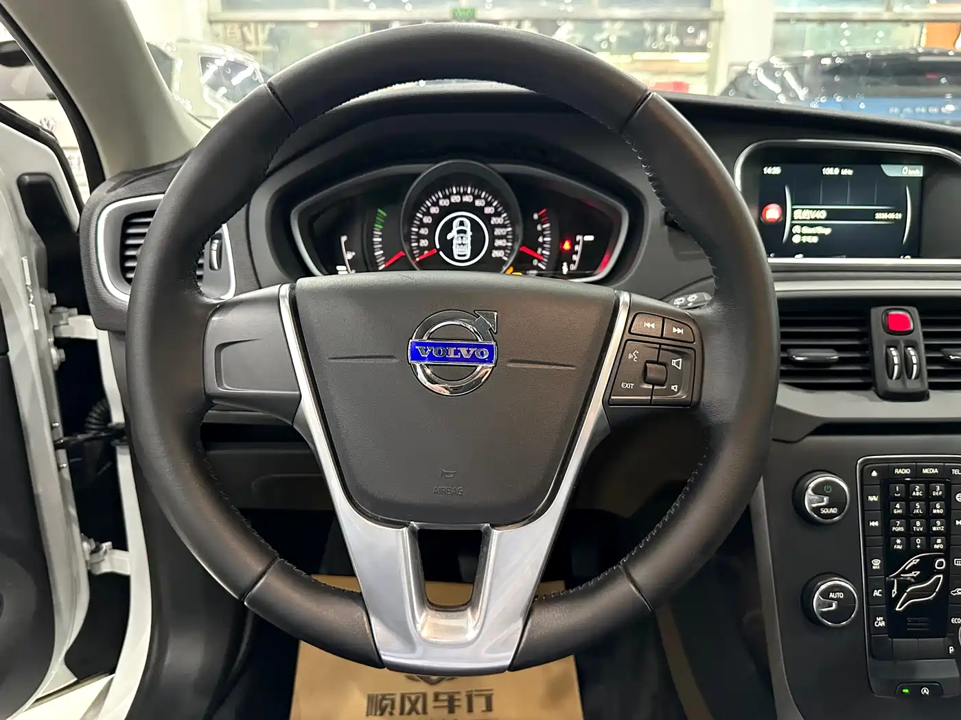 Фото 16 - Volvo V40
