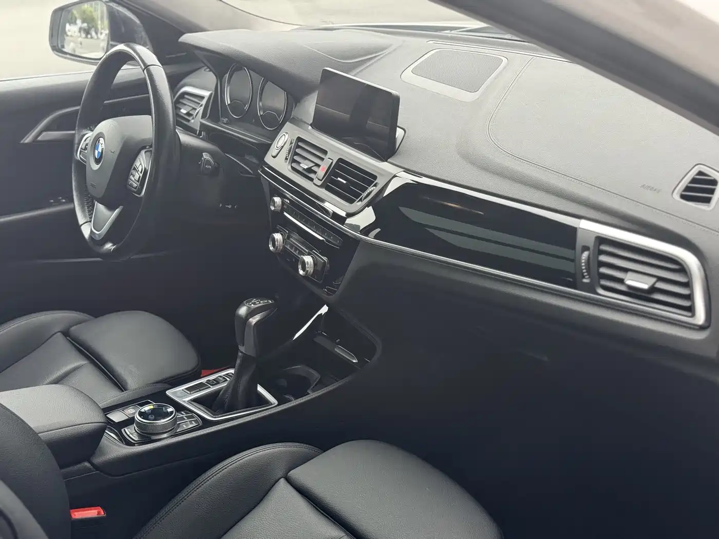 BMW 1 Series 2018 118i Sport Edition фото 11
