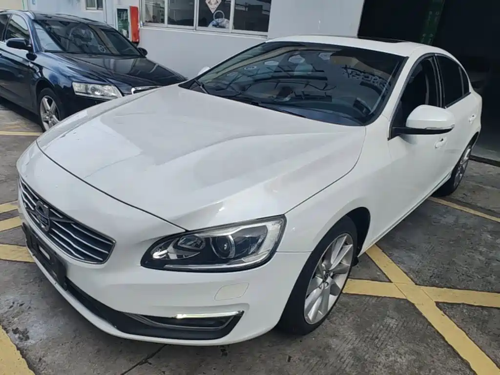 Фото 2 - Volvo S60