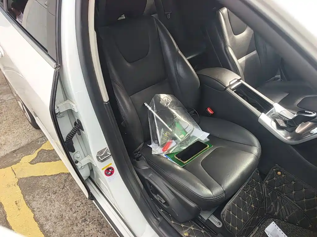 Фото 25 - Volvo S60