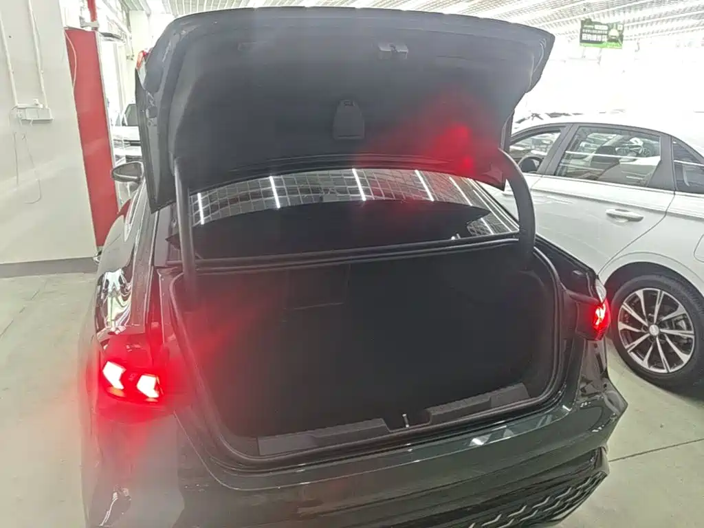 Audi A3 2026 2025 Facelift A3L Limousine 35TFSI Flying Spur Premium