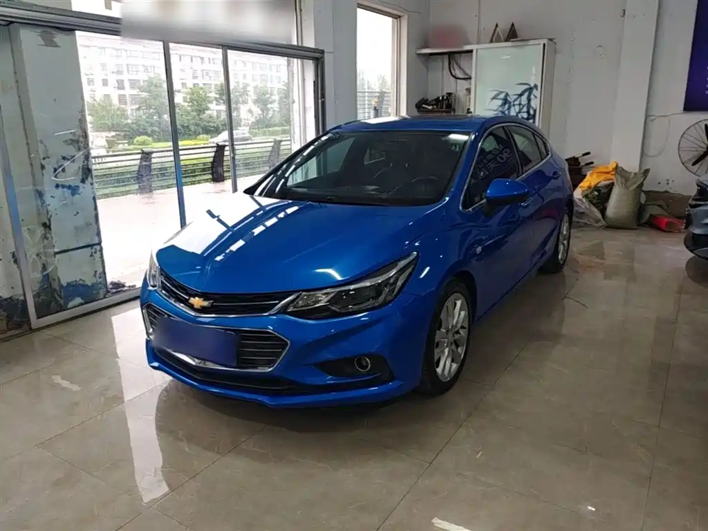 Chevrolet Cruze 2017 1.4T Hatchback DCT Leading Edge Edition фото 2
