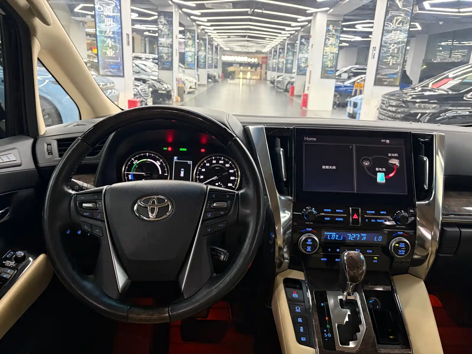 Фото 8 - Toyota Vellfire