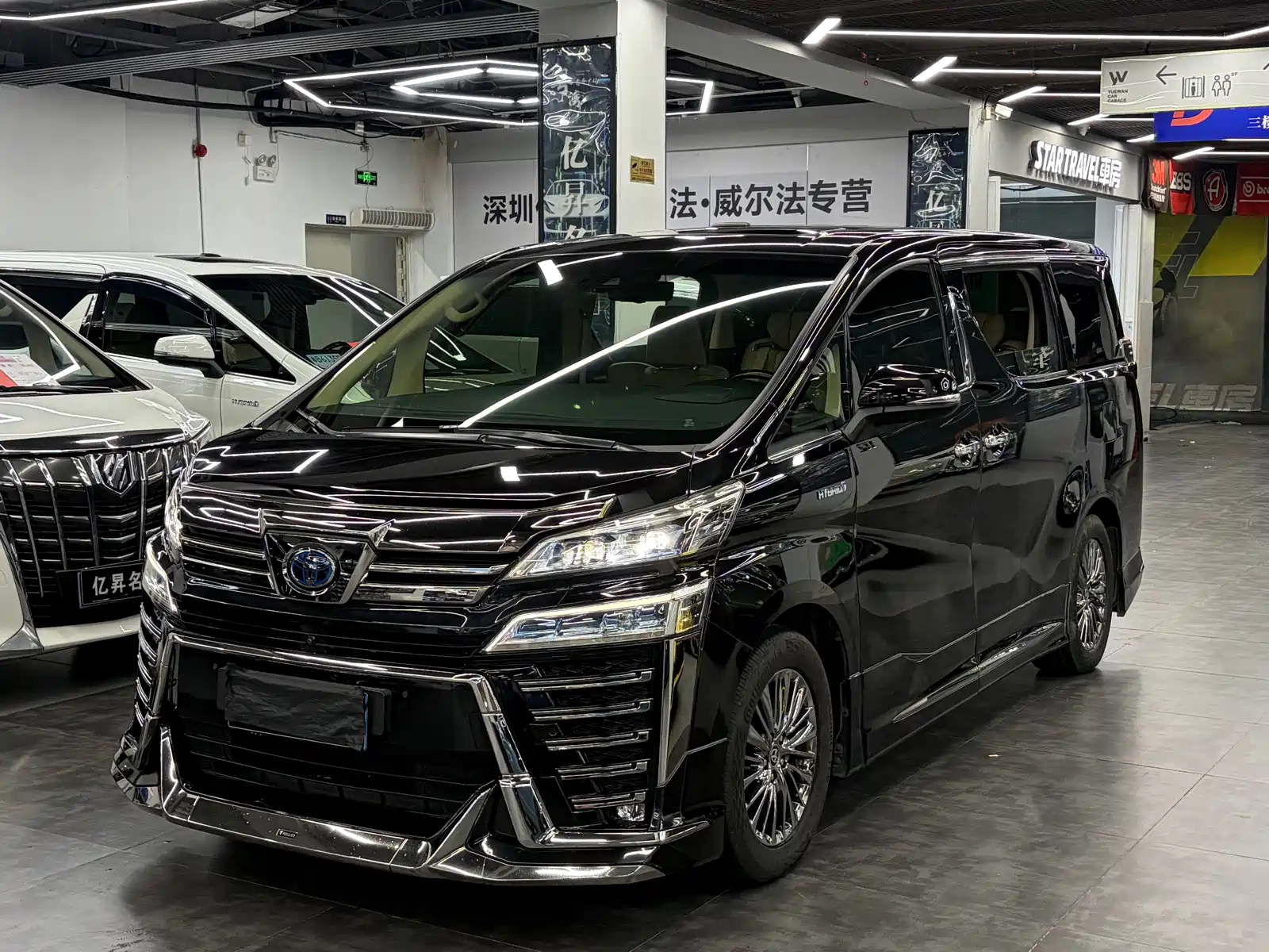 Фото 1 - Toyota Vellfire