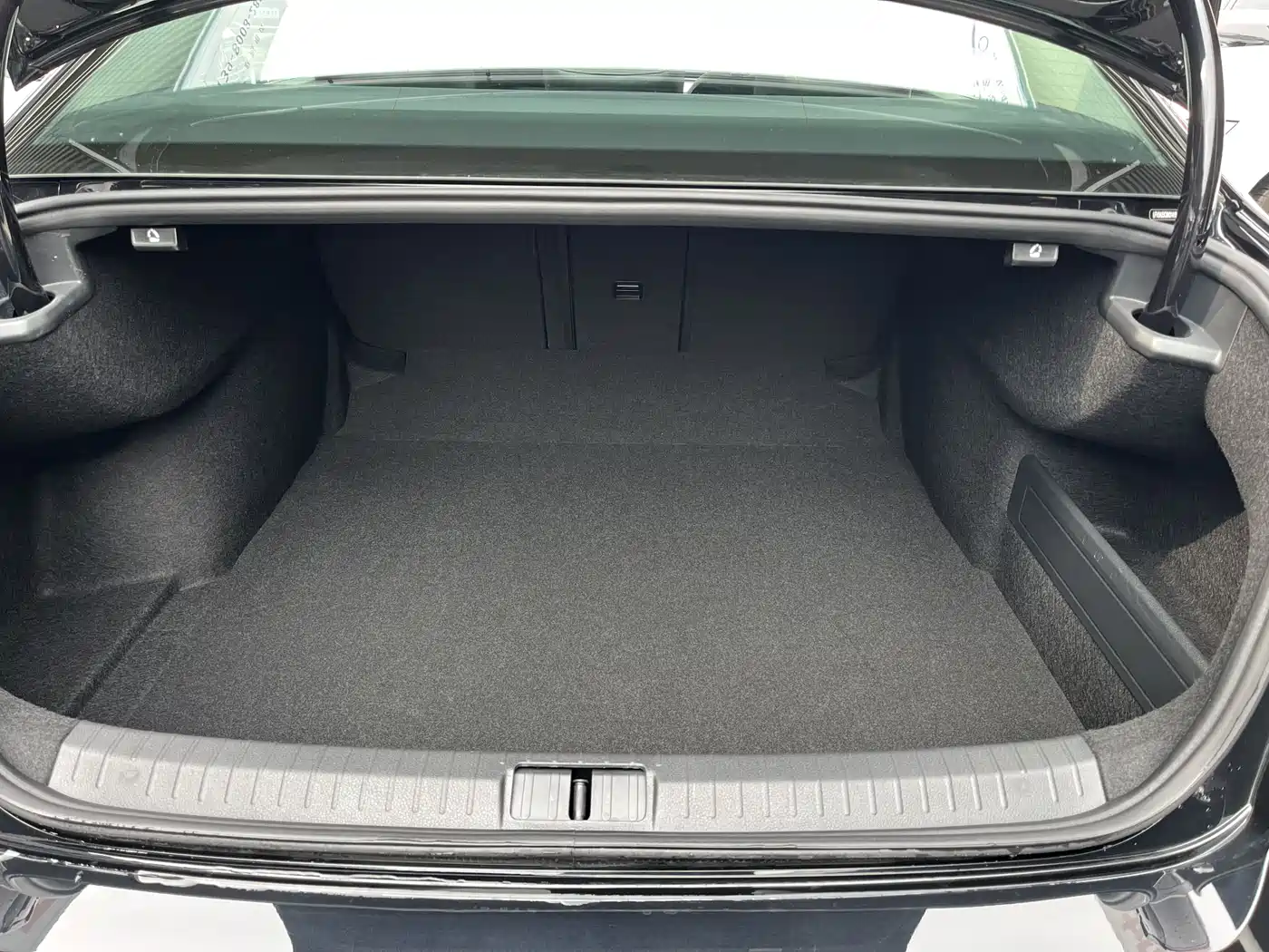 Volkswagen Magotan 2023 Model 2 Million Commemorative Edition 330TSI DSG Luxury фото 15