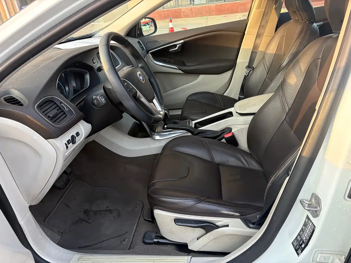 Фото 9 - Volvo V40