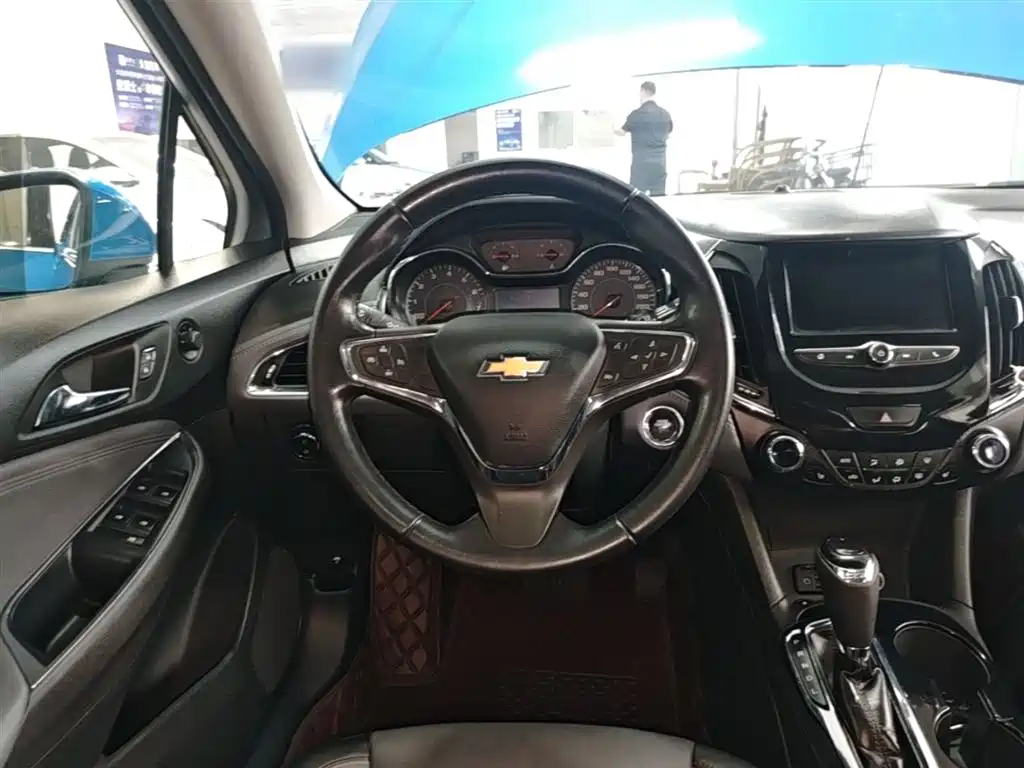 Chevrolet Cruze 2017 1.4T Hatchback DCT Leading Edge Edition фото 11