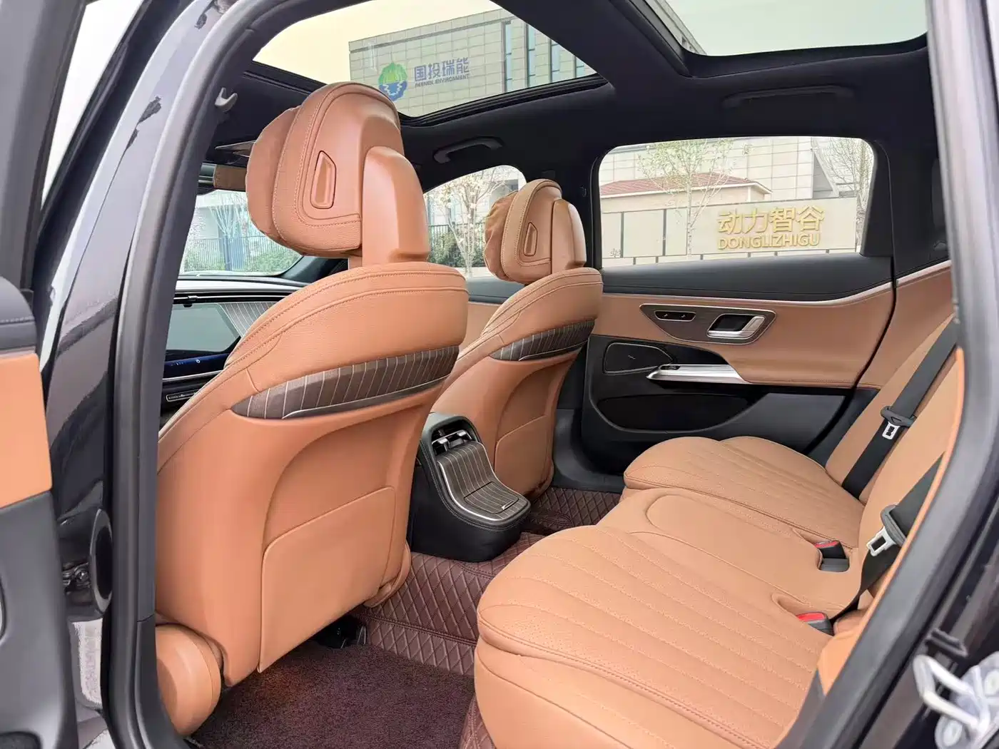 Mercedes-Benz E-Class 2024 E 300 L Fashion фото 7