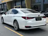 Фото 9 - Lexus ES