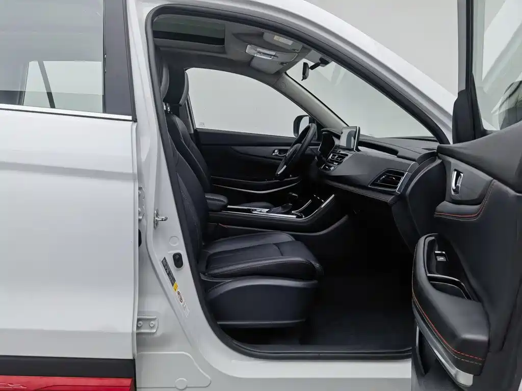 Фото 23 - Changan CS75