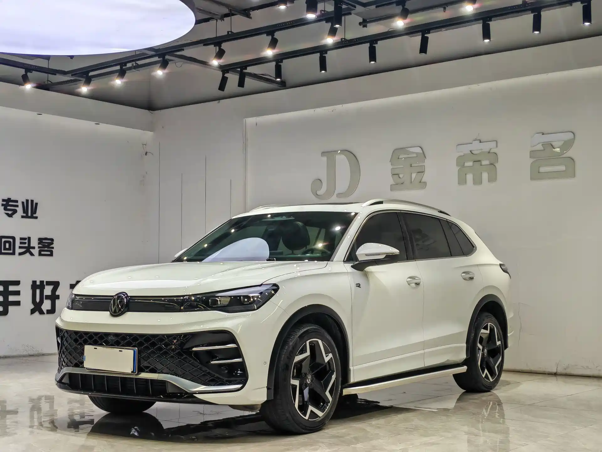 Фото 1 - Volkswagen Tiguan L