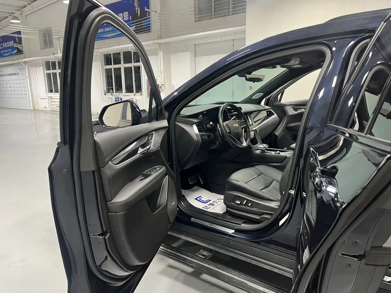 Фото 11 - Cadillac XT6