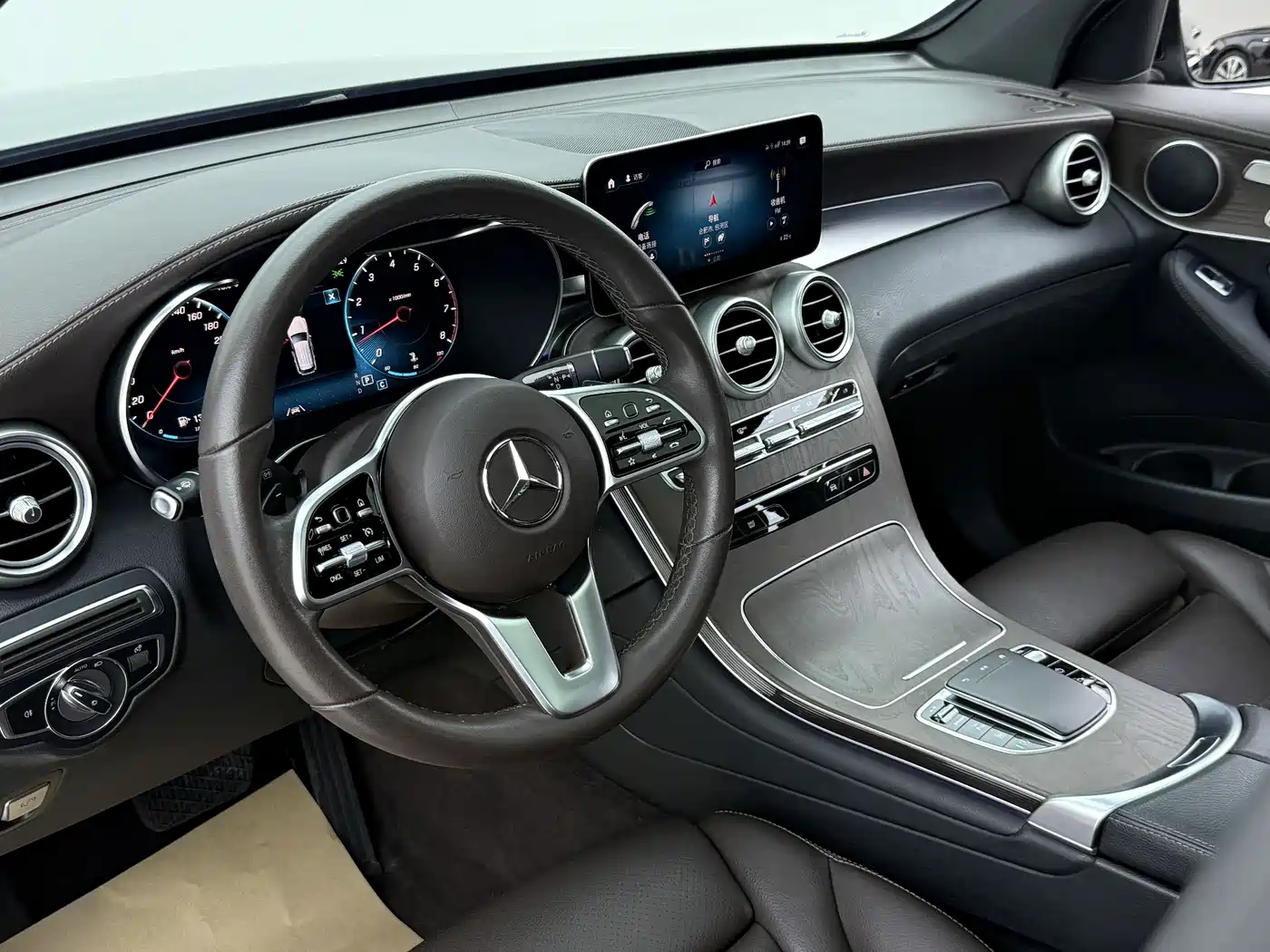 Mercedes-Benz GLC 2022 GLC 300 L 4MATIC Dynamic Collector's Edition фото 4