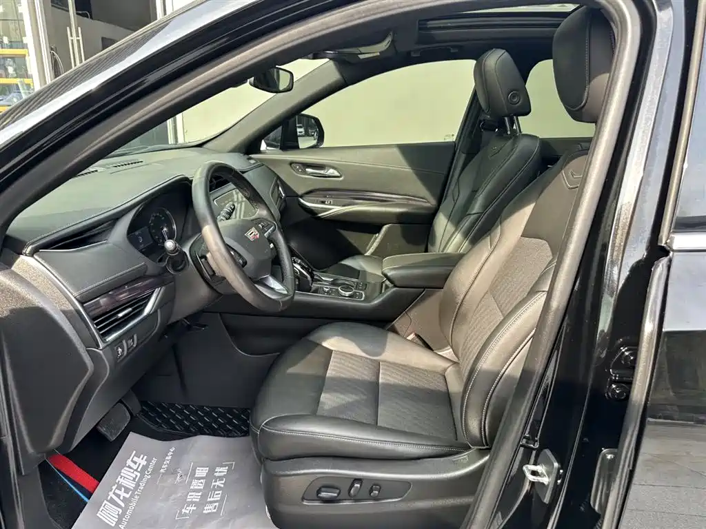 CADILLAC XT4