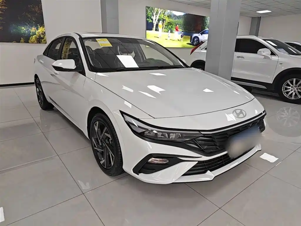 Hyundai Elantra 2023 1.5L CVT GLX Elite Edition фото 4