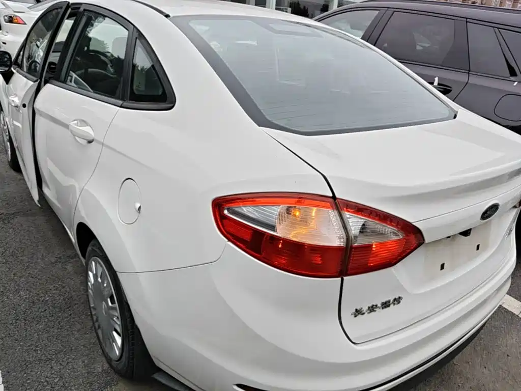 Ford Fiesta 2015 2013 Sedan 1.5L Manual Trend