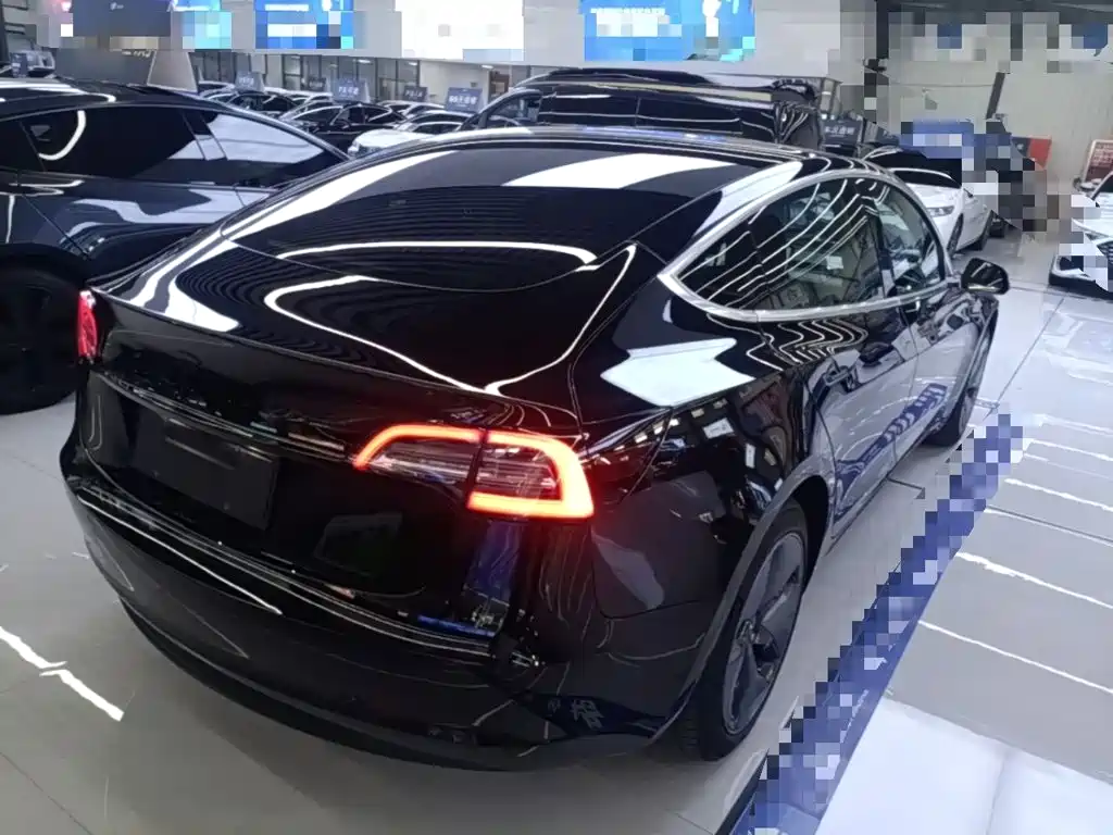 Фото 7 - Tesla Model 3