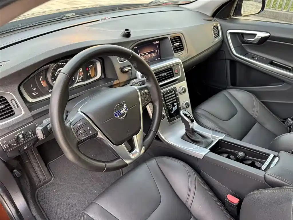Volvo V60 2018 2017 Cross Country T5 AWD China V