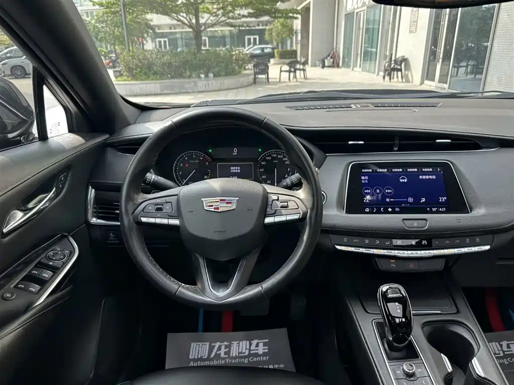 CADILLAC XT4
