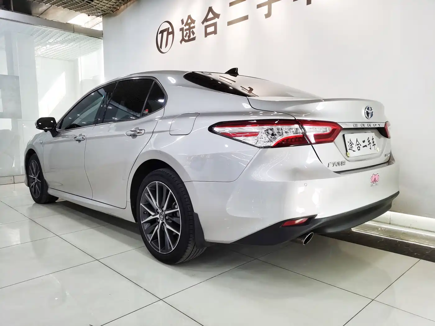 Toyota Camry 2021 Hybrid 2.5HG Luxury Edition фото 6