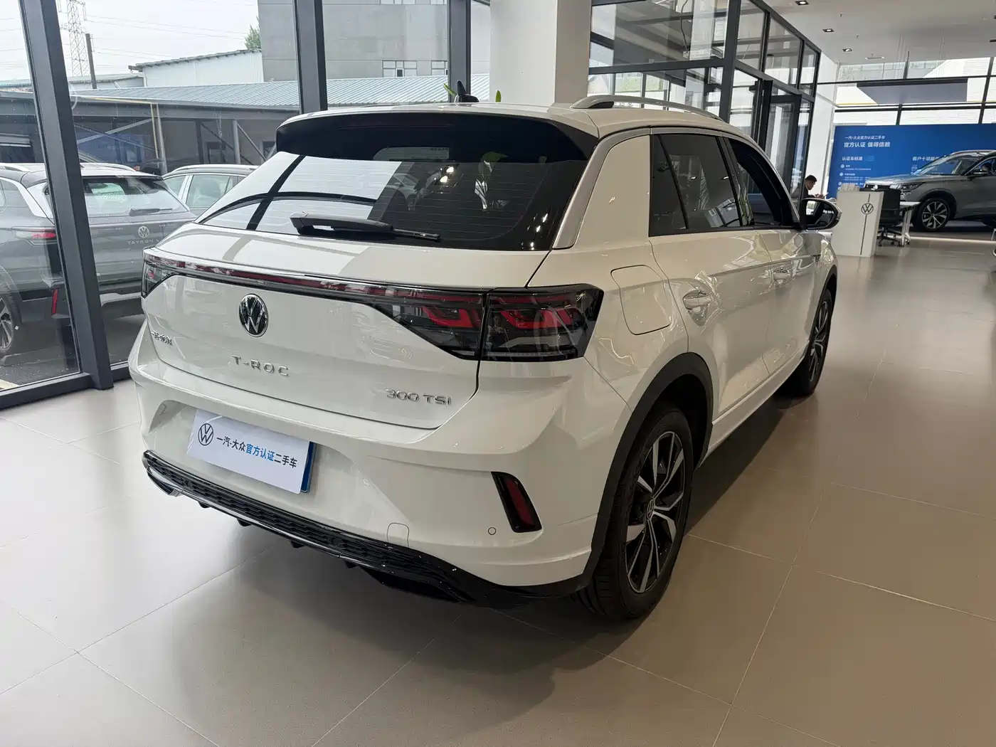 Volkswagen T-ROC 2026 300TSI DSG 2WD Morning Light Edition фото 6