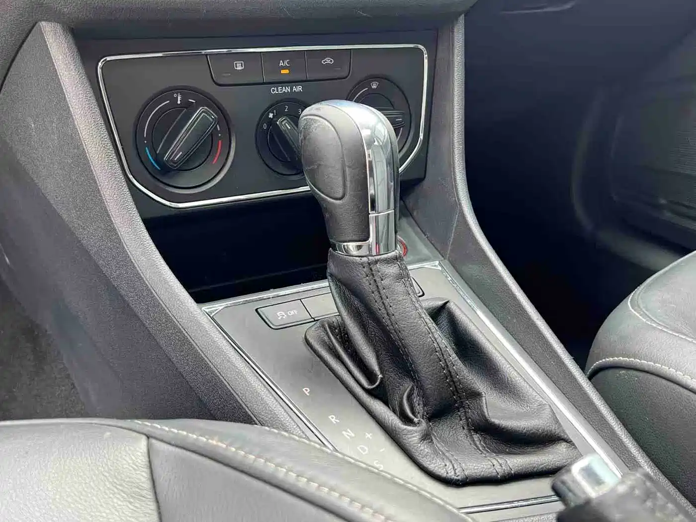 Volkswagen Lavida 2015 1.6L Automatic Comfort Edition фото 8