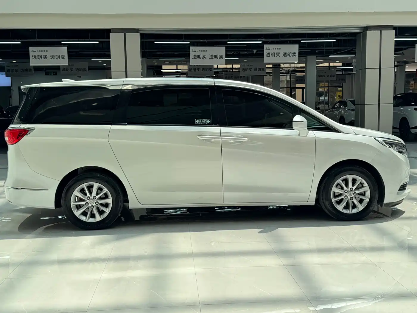 Buick GL8 2018 ES 28T Comfort Type China VI фото 4