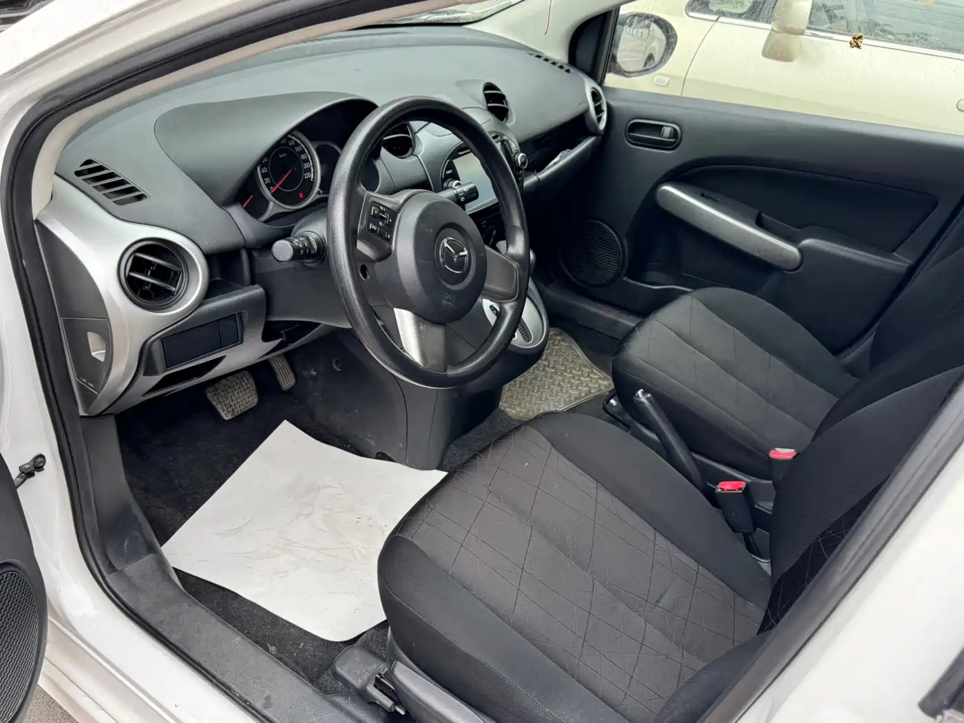 Mazda 2 2015 2012 Hatchback Dynamic 1.5L Automatic Value Edition