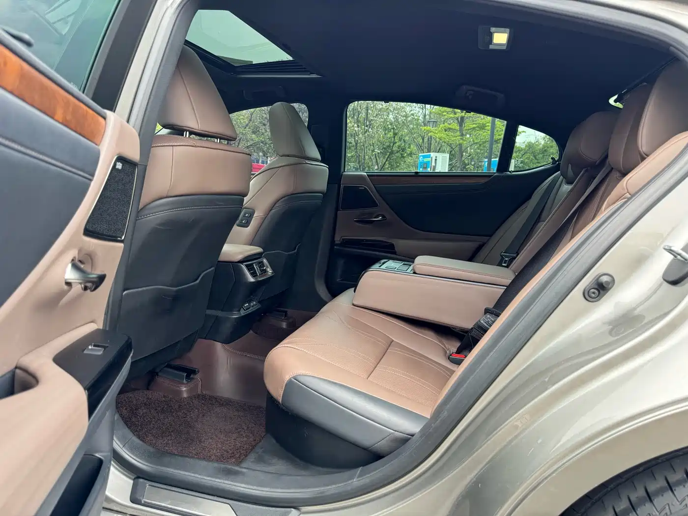 Lexus ES 2021 300h Executive Edition фото 9