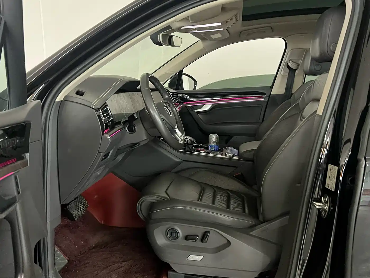 Volkswagen Touareg 2019 3.0TSI Sharp Edge Edition China VI фото 7
