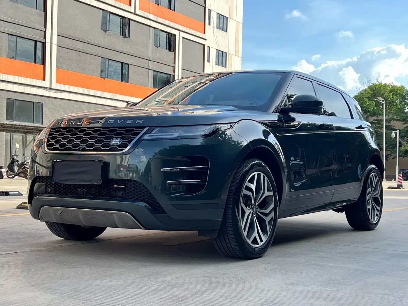 Land Rover Range Rover Evoque 2022 Range Rover Evoque L 249PS R-Dynamic Luxury Edition фото 2
