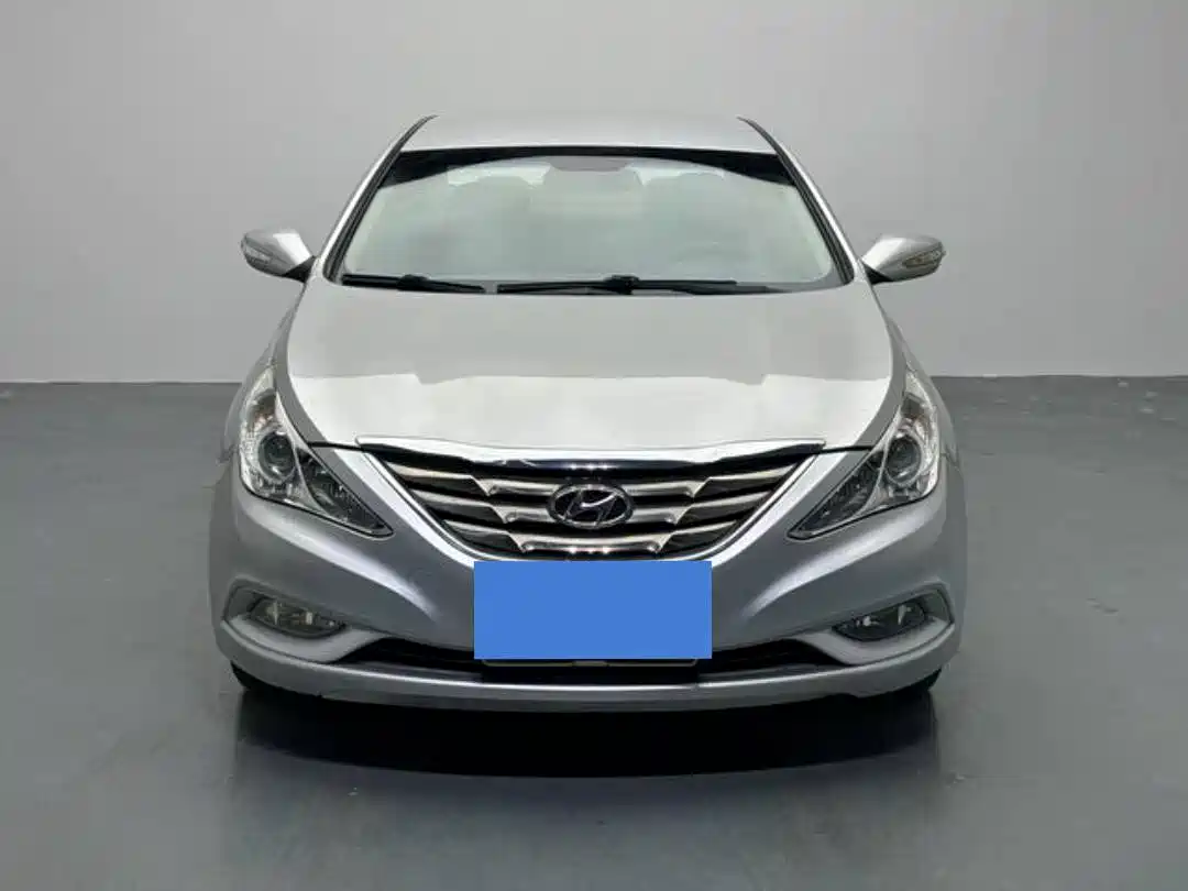 Hyundai Sonata 2011 2.0L Automatic Fashion фото 2