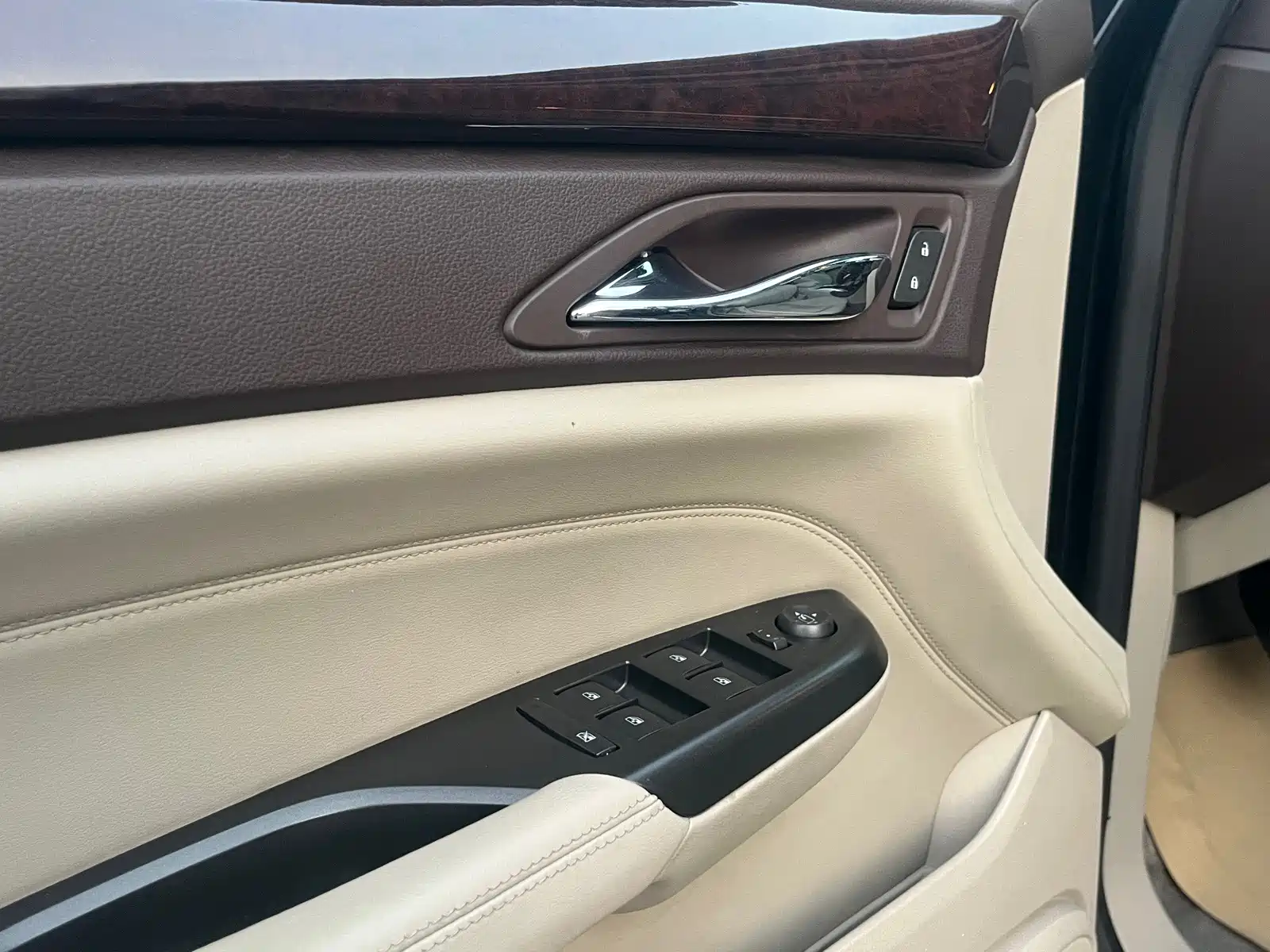 صورة 19 - Cadillac SRX