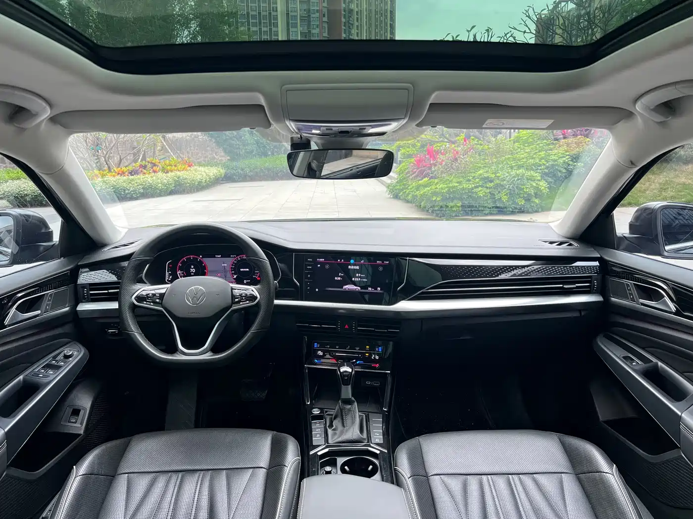 Volkswagen Passat 2023 330TSI Starlight Luxury Edition фото 8
