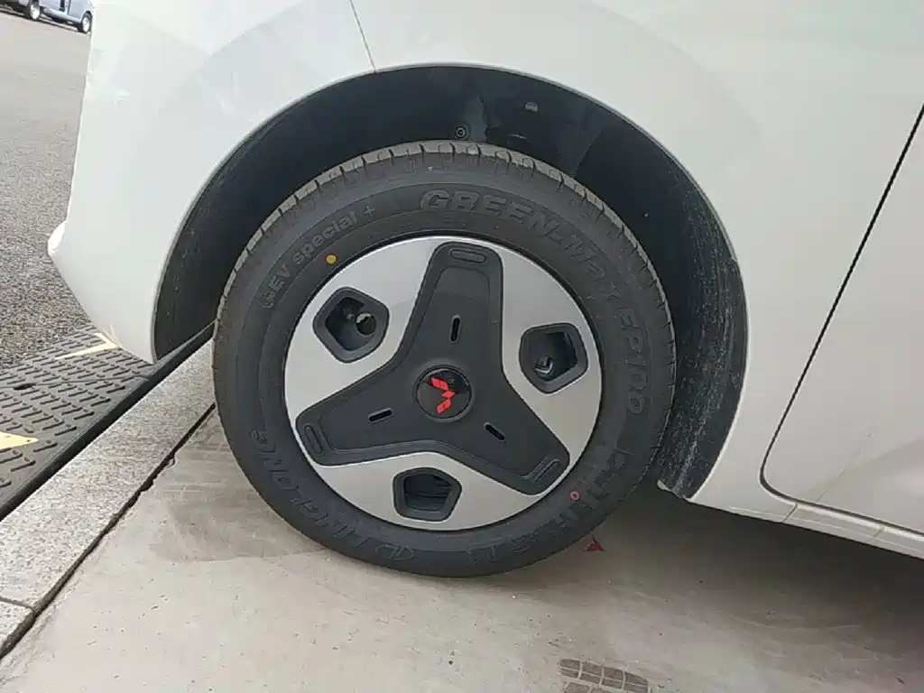 Wuling Motors Wuling Zhiguang NEV 2026 2025 Model 305km Base Version
