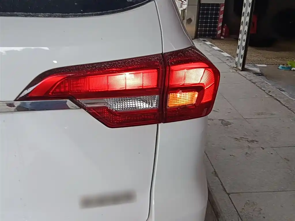 Haval M6 2017 1.5T Automatic 2WD Elite фото 8