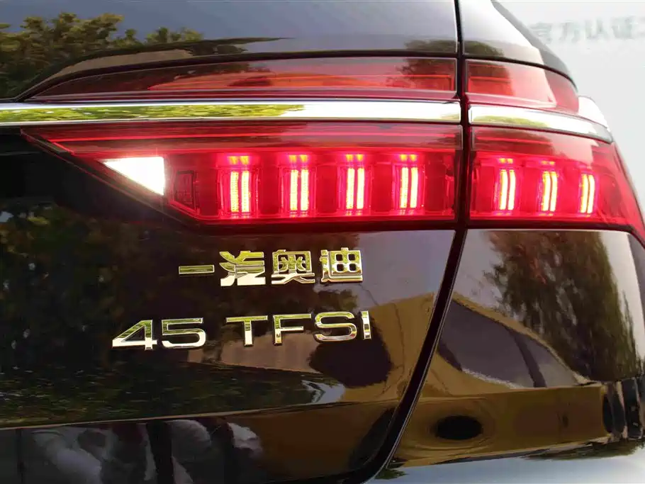 Фото 12 - Audi A6L