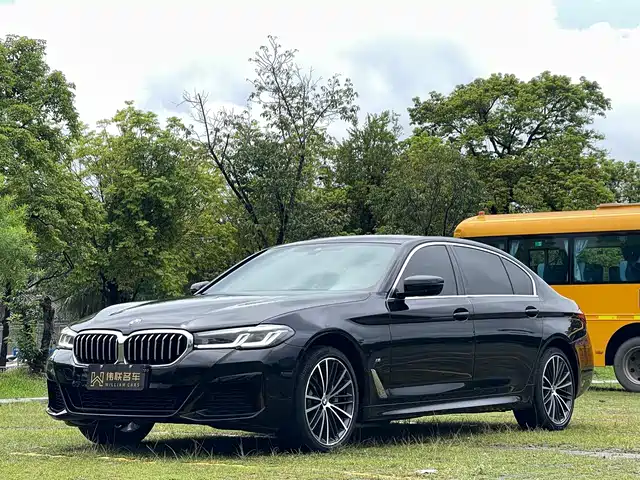 BMW 5 Series 2023 530Li Leading M Sport Package — фото 1