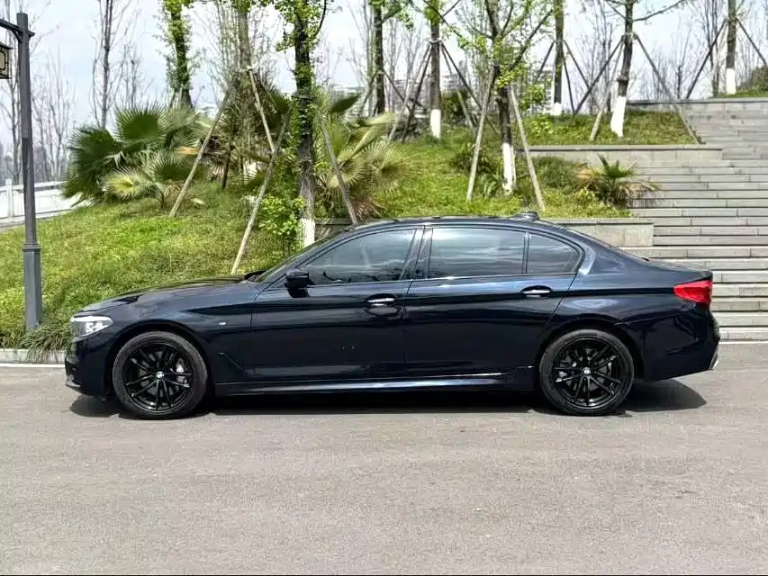 صورة 3 - BMW 5 Series