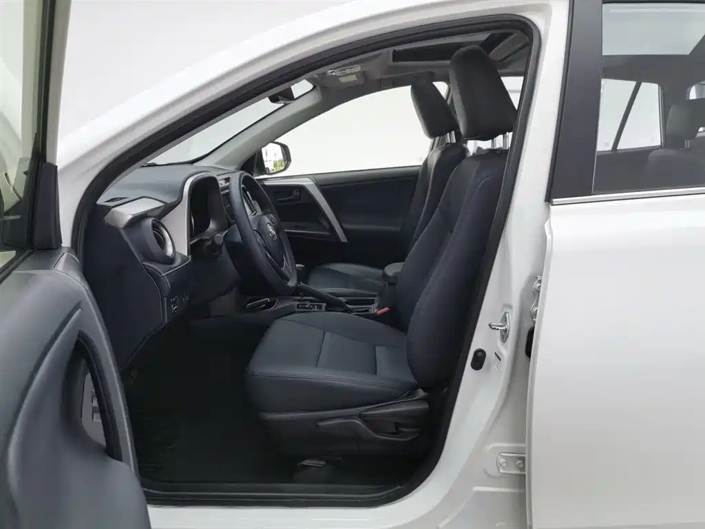 Toyota RAV4 Rongfang 2019 2.0L CVT 2WD Trend X Limited Edition China V фото 10
