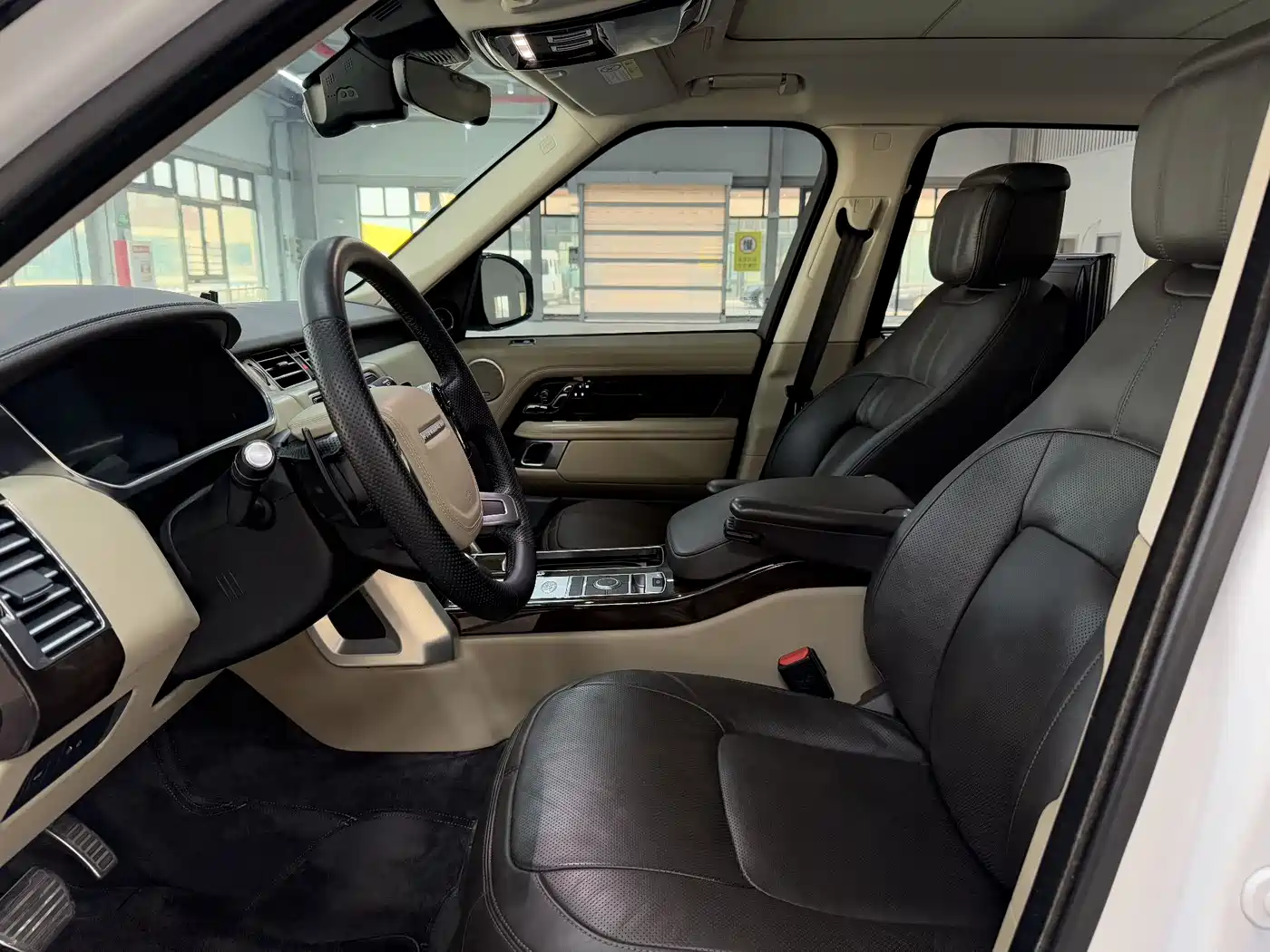 Land Rover Range Rover 2022 3.0 L6 400PS Heritage Extended Classic Edition фото 11
