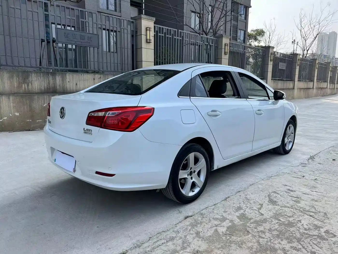 Dongfeng Aeolus L60 2016 2015 1.8L Automatic New Enjoyment Type